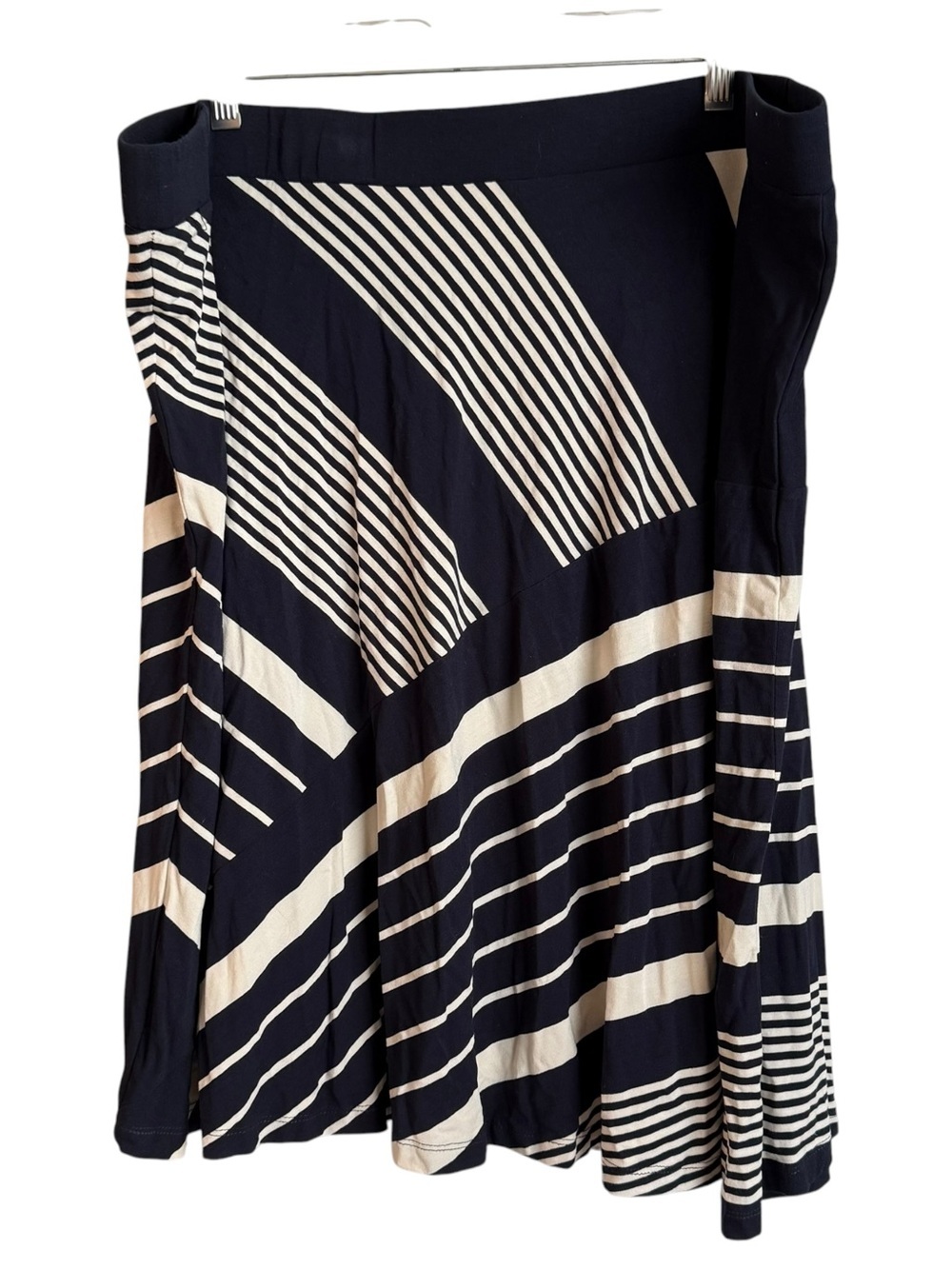 4/$25 North Style Pull On Knee Length Skirt Plus Size 2XL Navy Blue White Stripe - Picture 3 of 6